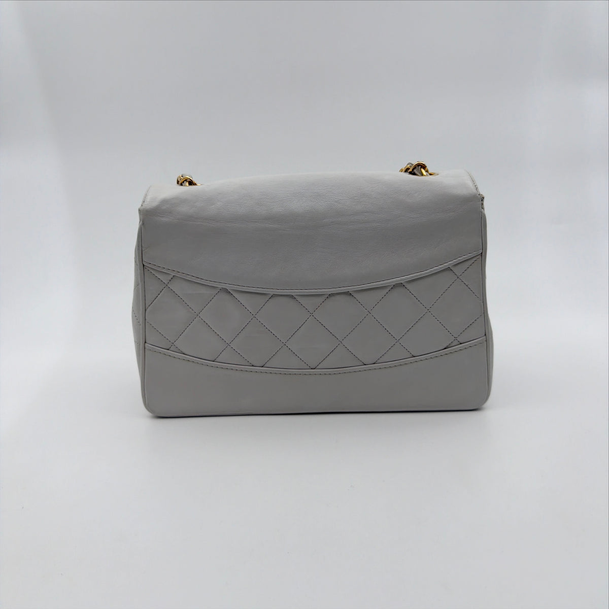 Pre-Owned White Lambskin Single Flap Crossbody Bag