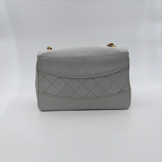 Pre-Owned White Lambskin Single Flap Crossbody Bag