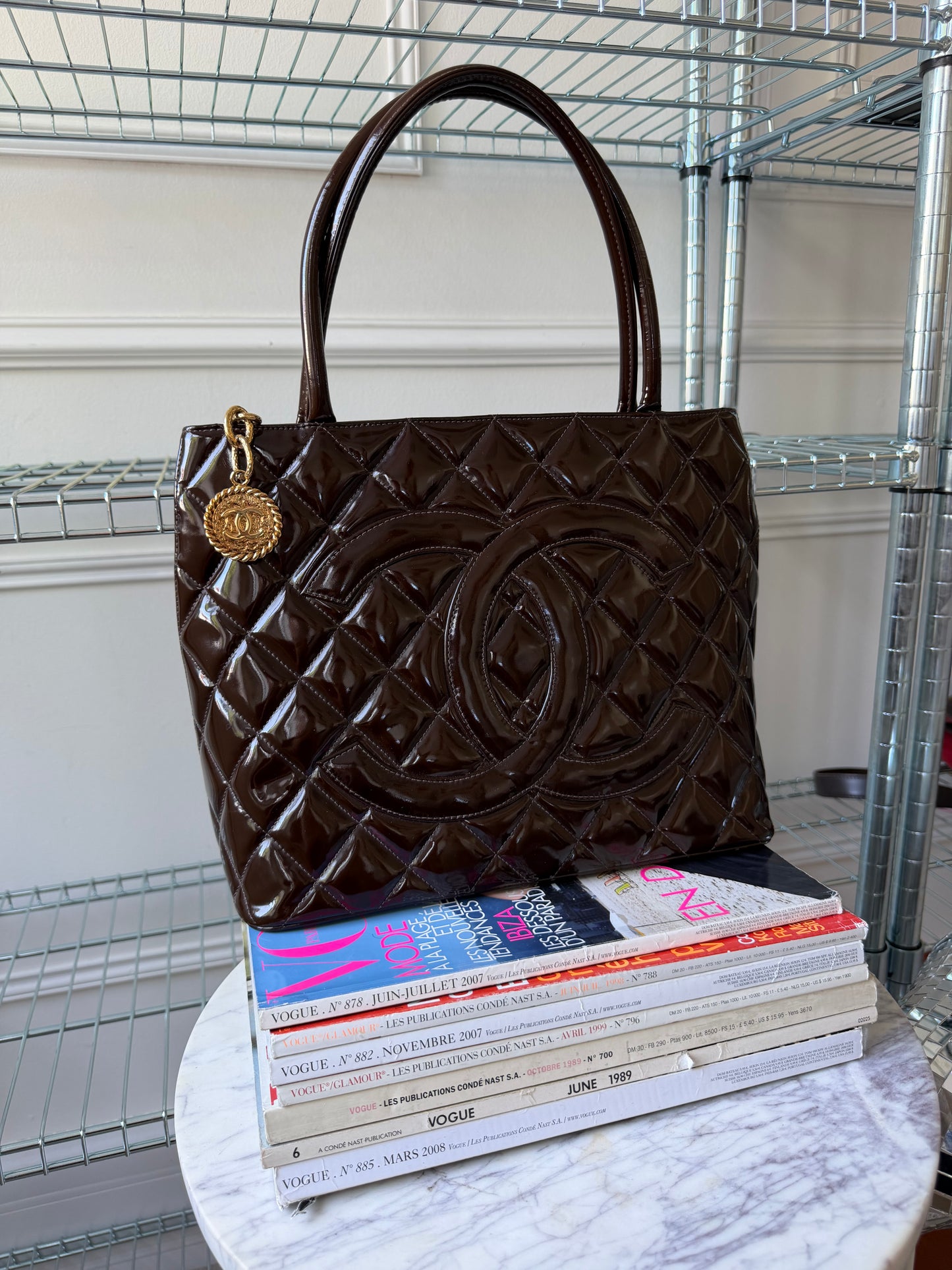 Pre-Owned Brown Patent Leather Medallion Tote Bag