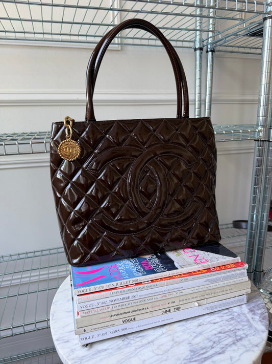 Pre-Owned Brown Patent Leather Medallion Tote Bag