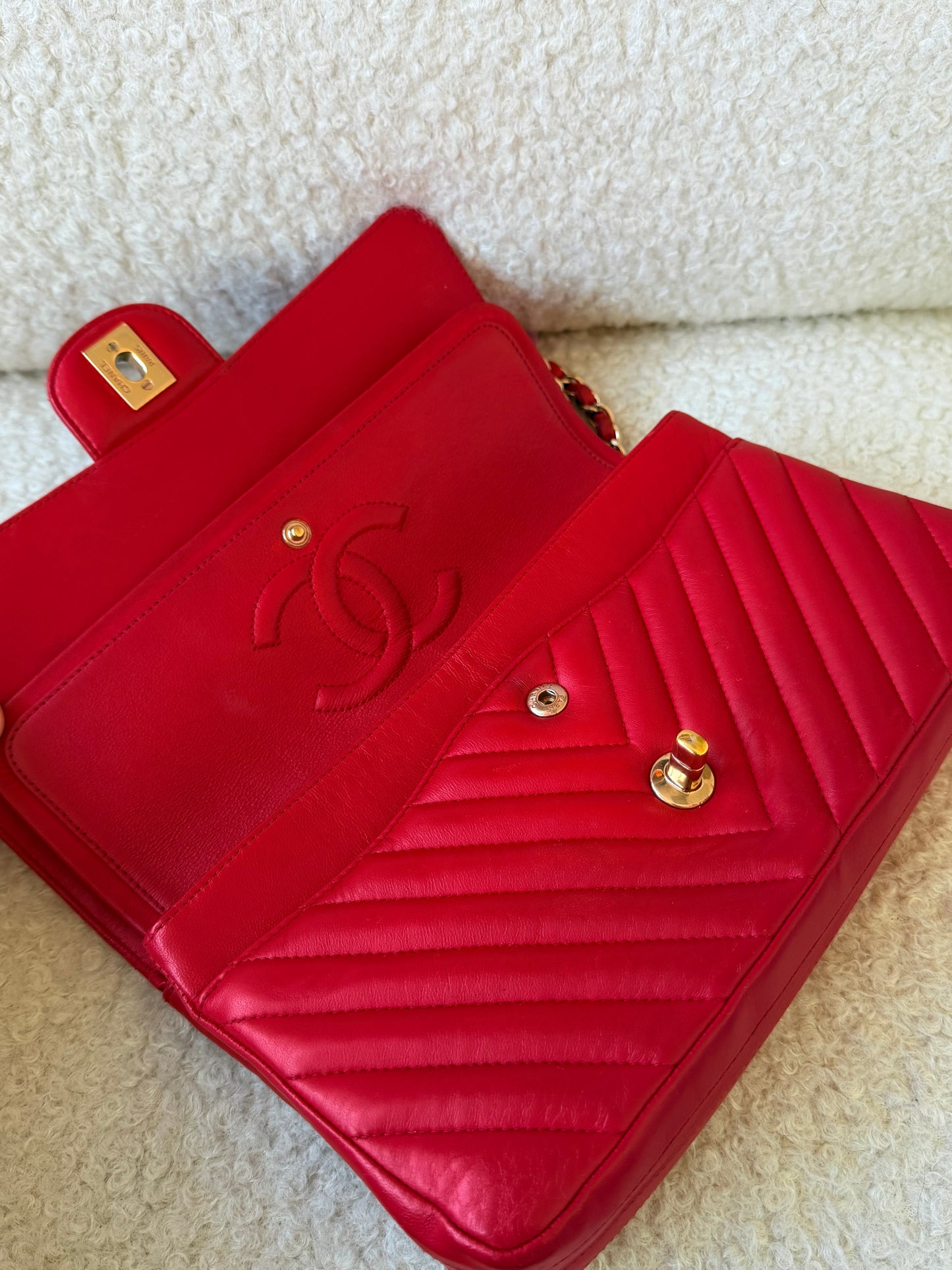 2017 Red Chevron Classic Medium Double Flap Gold Hardware
