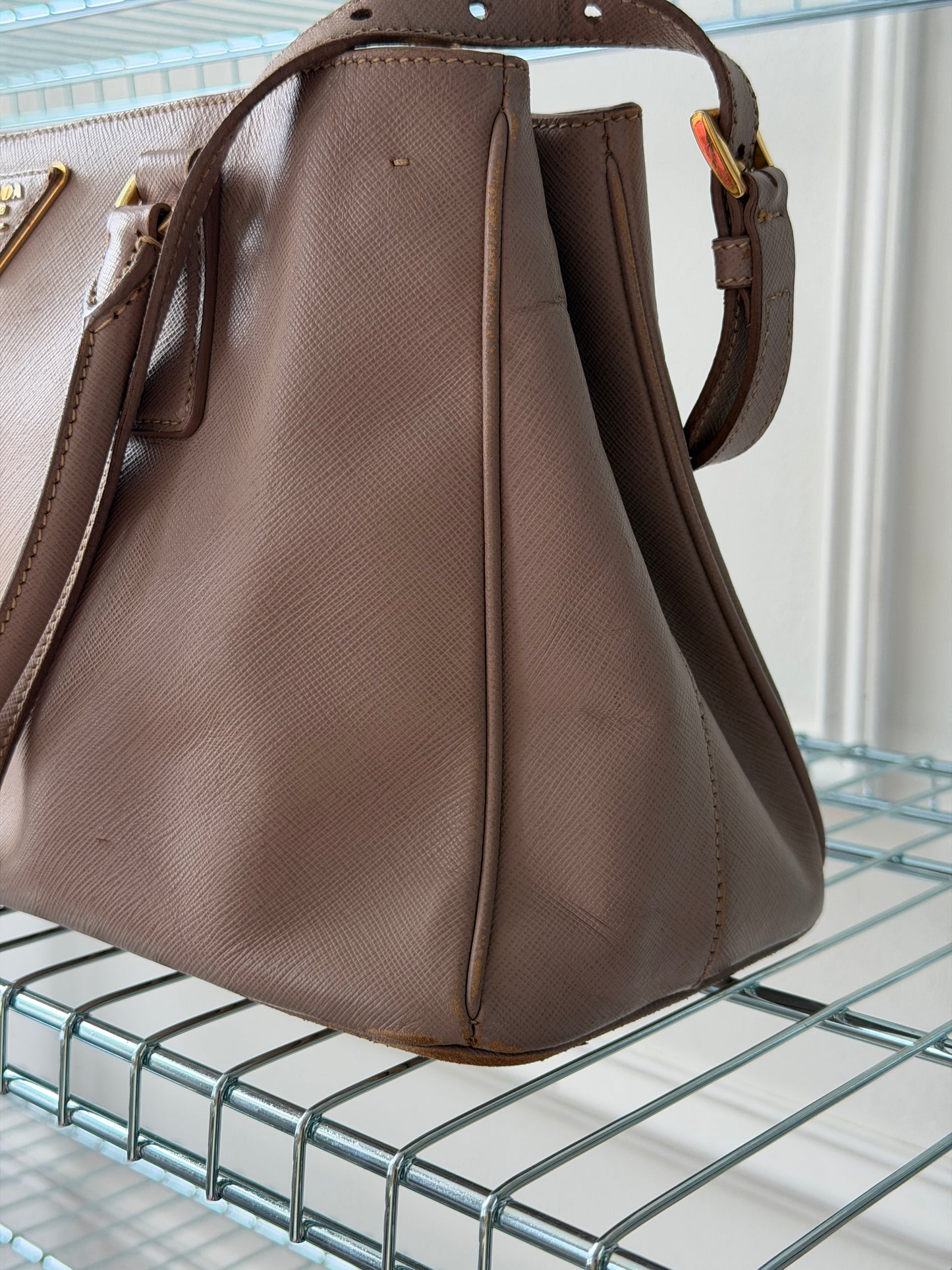 Pre-Owned Beige/Pink Saffiano Leather Crossbody Bag Medium