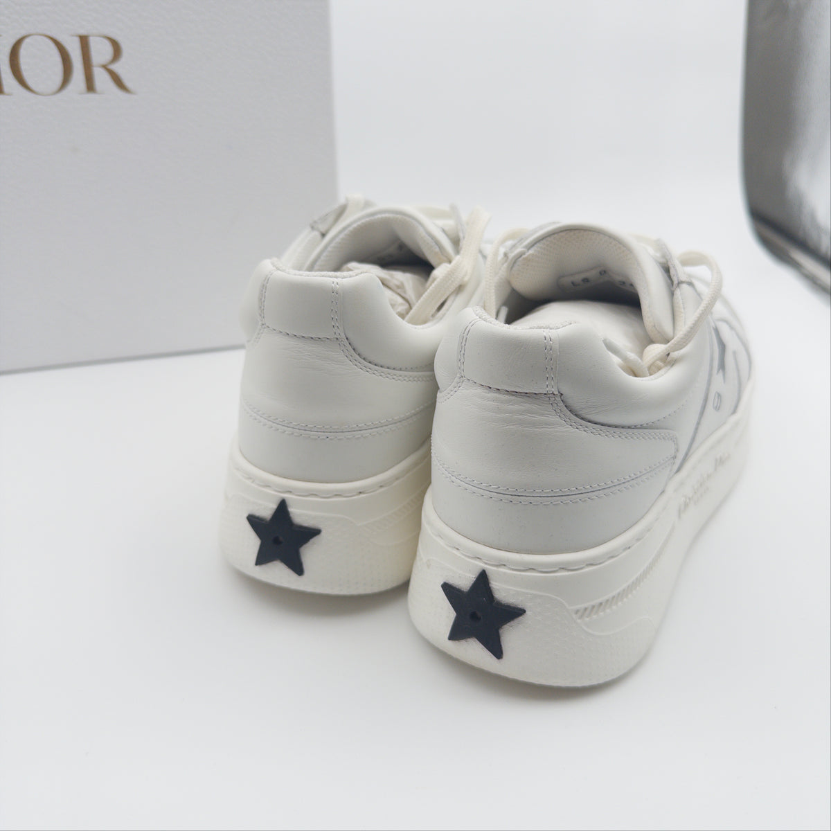 Pre-Owned White Leather Trainers (38)