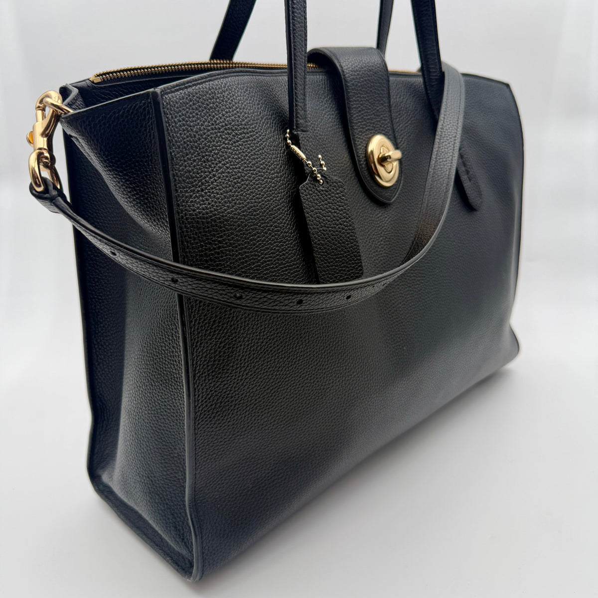Pre-Owned Black Leather Handbag