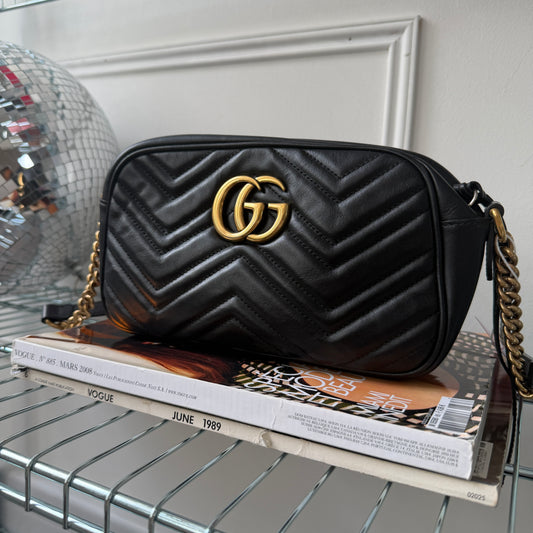 Pre-Owned Black GG Marmont Leather Camera Bag
