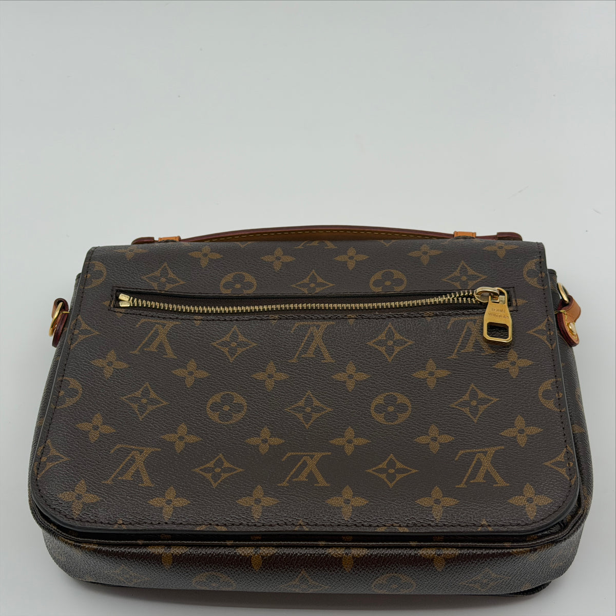 Pre-Owned LV Monogram Canvas Pochette Metis Crossbody Bag
