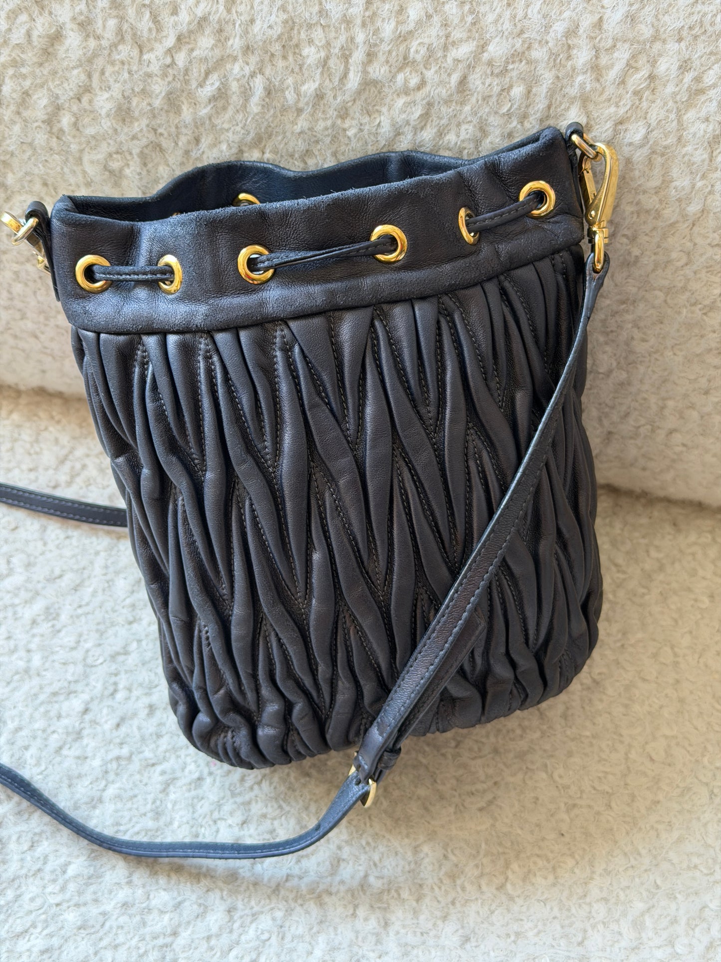 Pre-Owned Black Ruffled Leather Bucket Bag