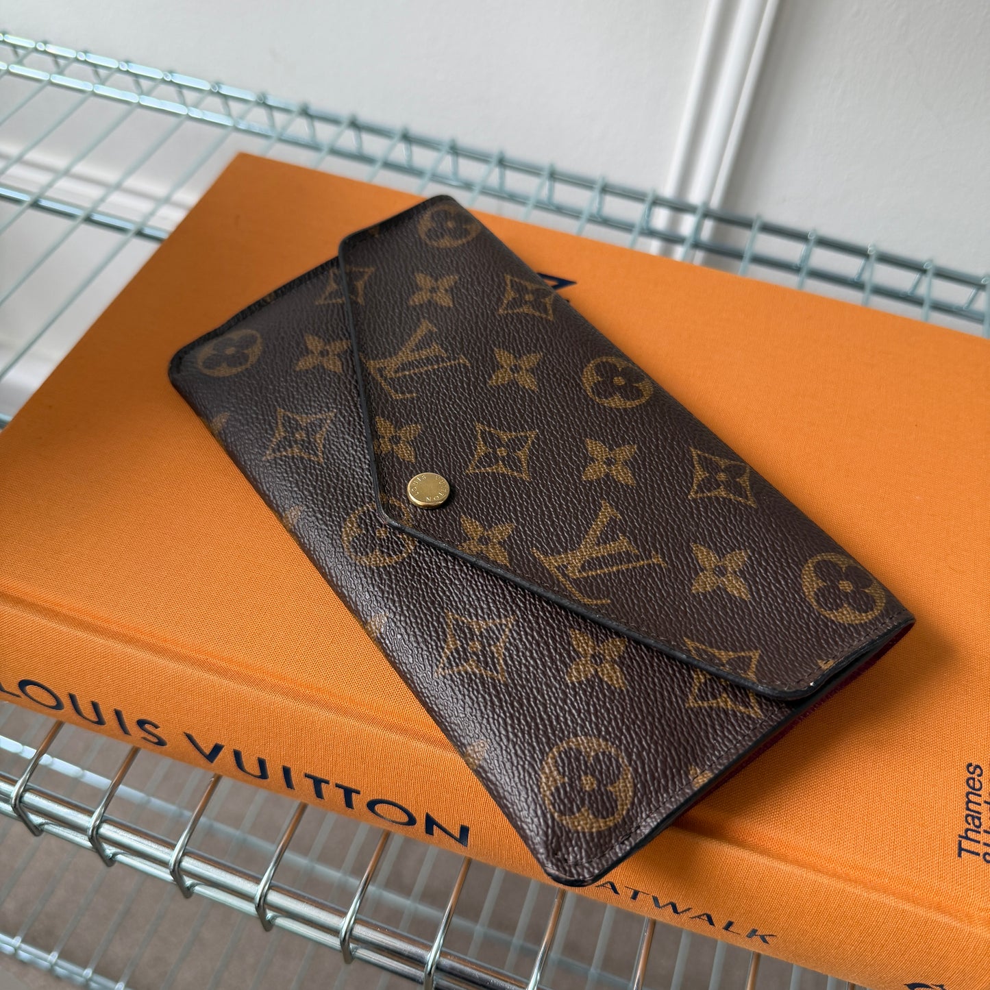 Pre-Owned LV Monogram Canvas Sarah Wallet w/Cardholder