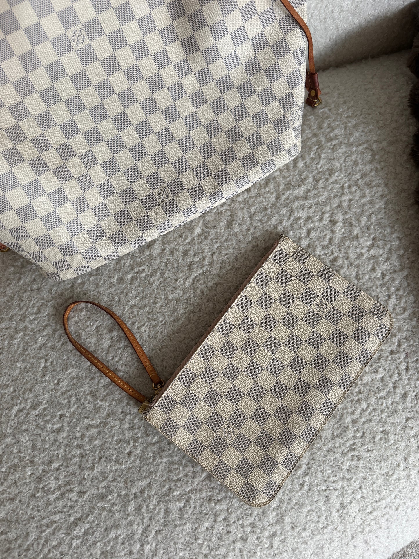 Pre-Owned Damier Azur Coated Canvas Handbag MM W/Pouch