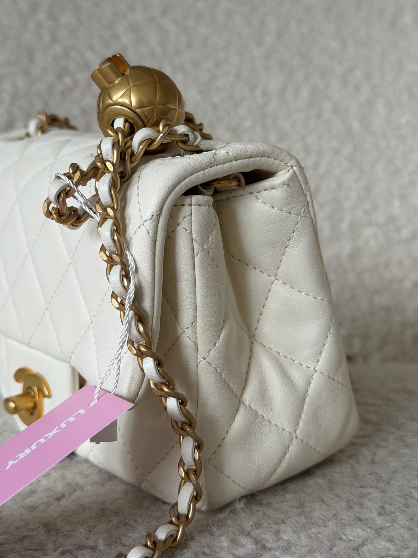 Pre-Owned White Matelassé Lambskin Leather Mini Square Crossbody w/Ball Adjustable Chain