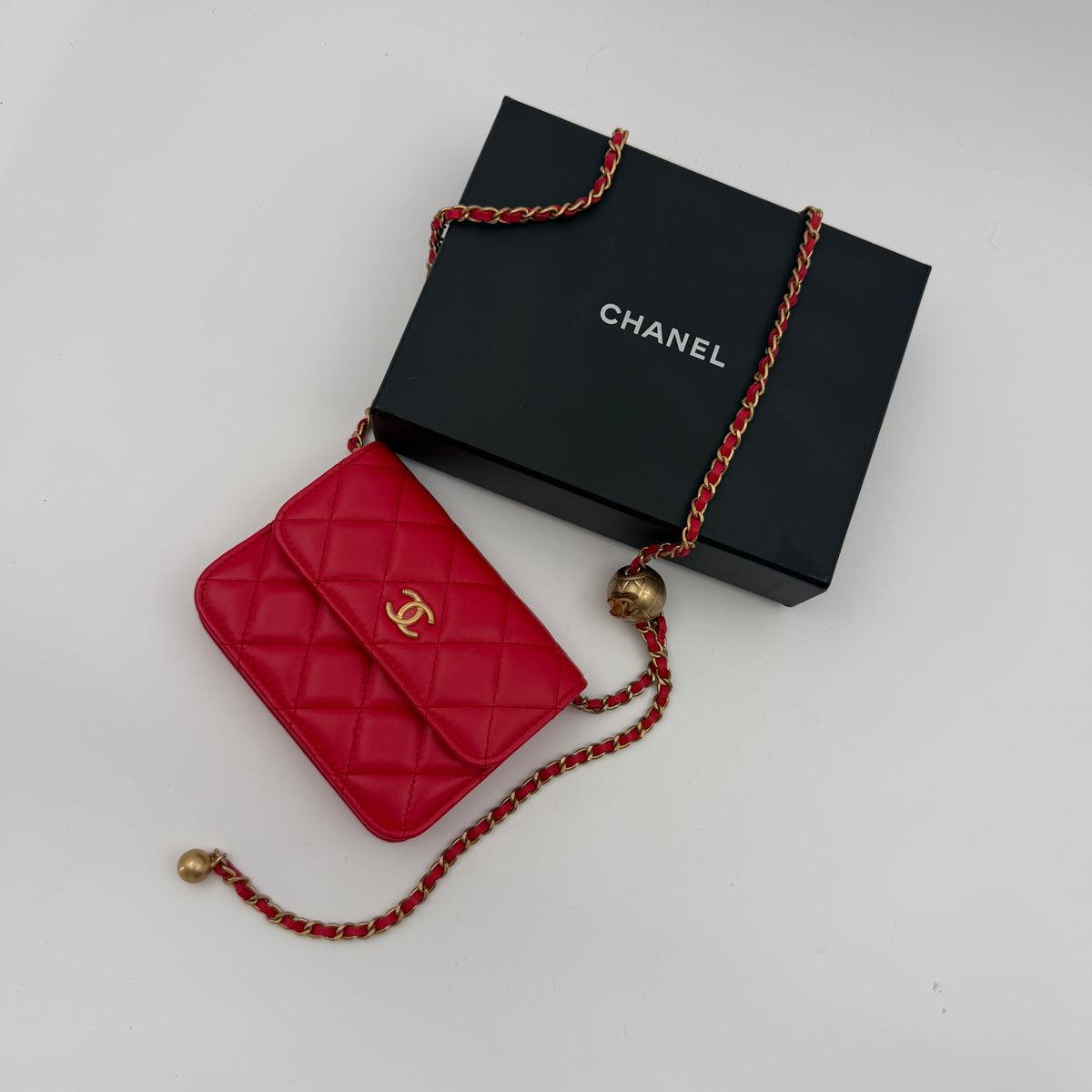 Pre-Owned Red Matelassé Mini Lambskin Leather Crossbody Bag
