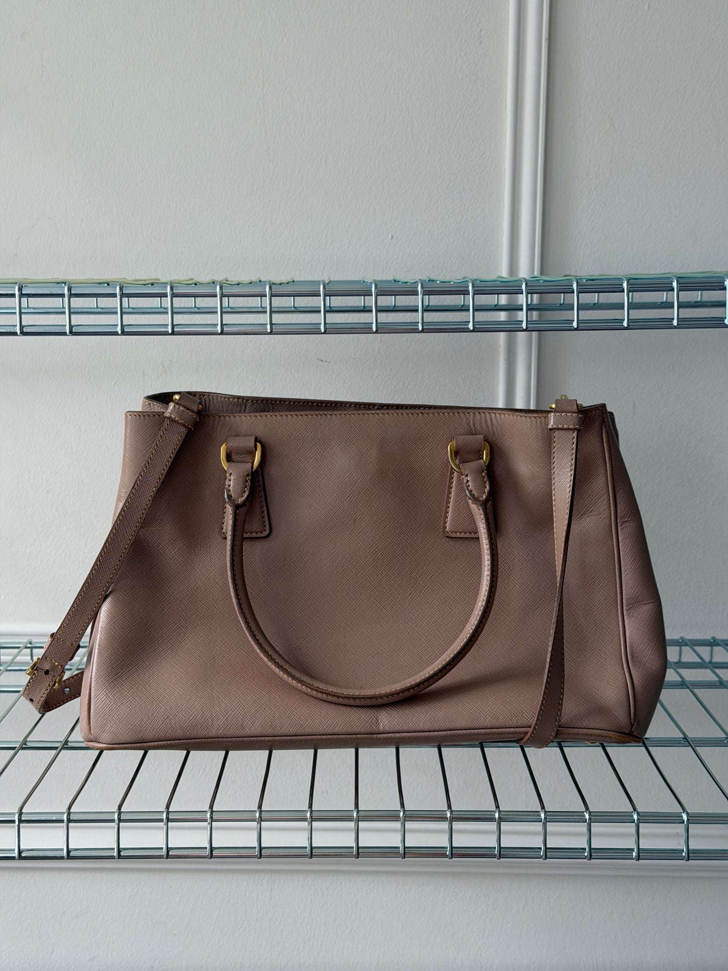 Pre-Owned Beige/Pink Saffiano Leather Crossbody Bag Medium