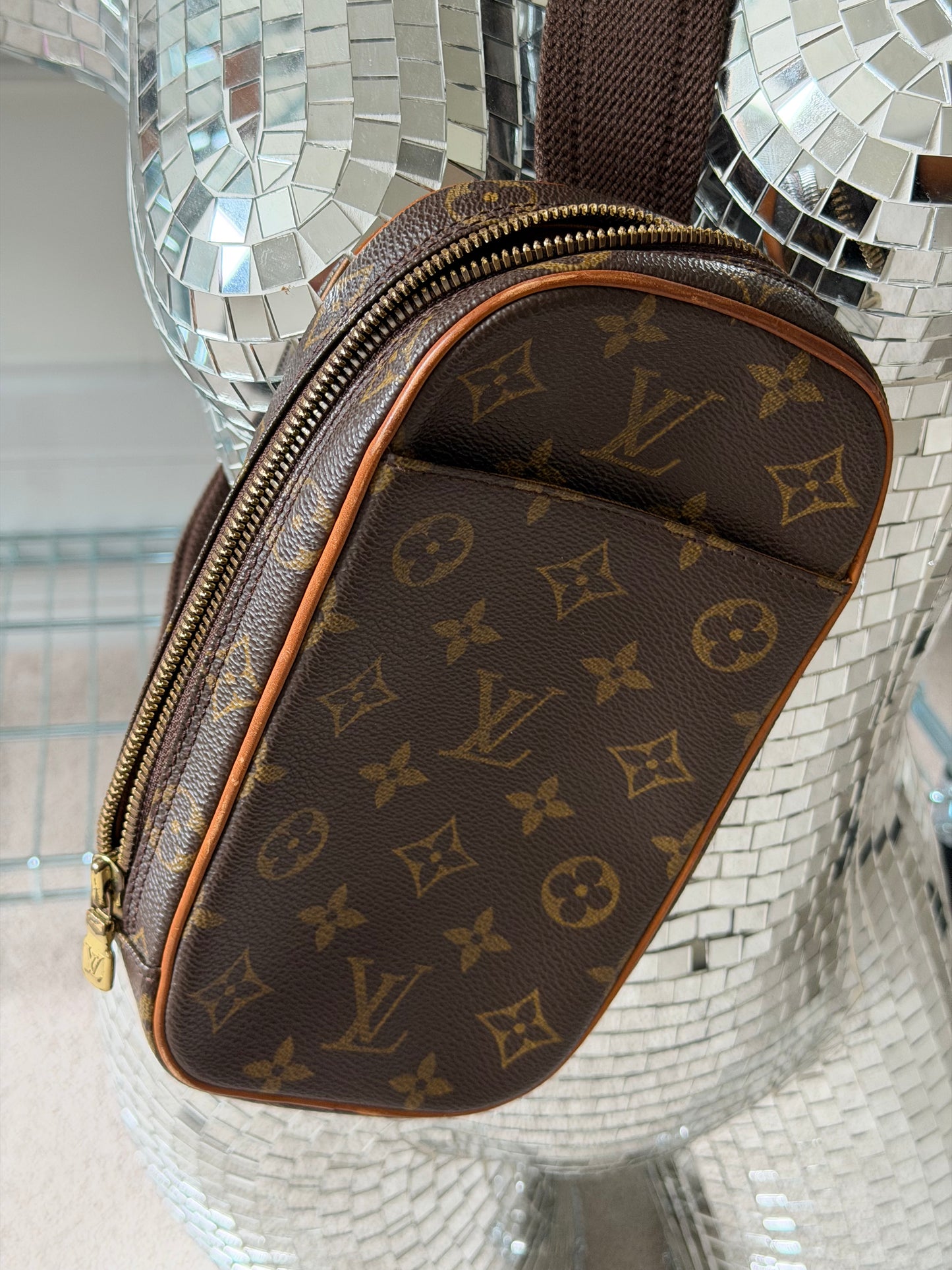 Pre-Owned LV Monogram Canvas Geronimo Crossbody Bag