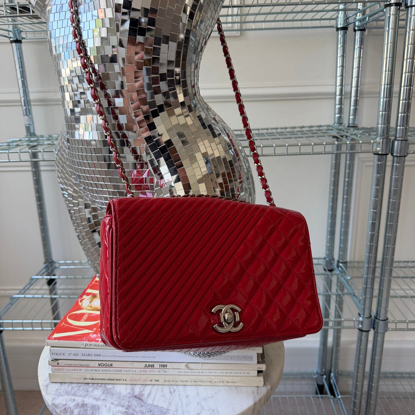 Pre-Owned Red Chevron/Matelassé Patent Crossbody Single Flap Bag