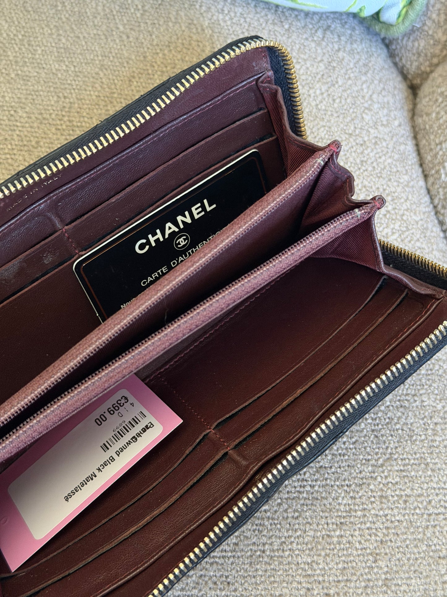 Pre-Owned Black Matelassé Lambskin Leather Zip Wallet