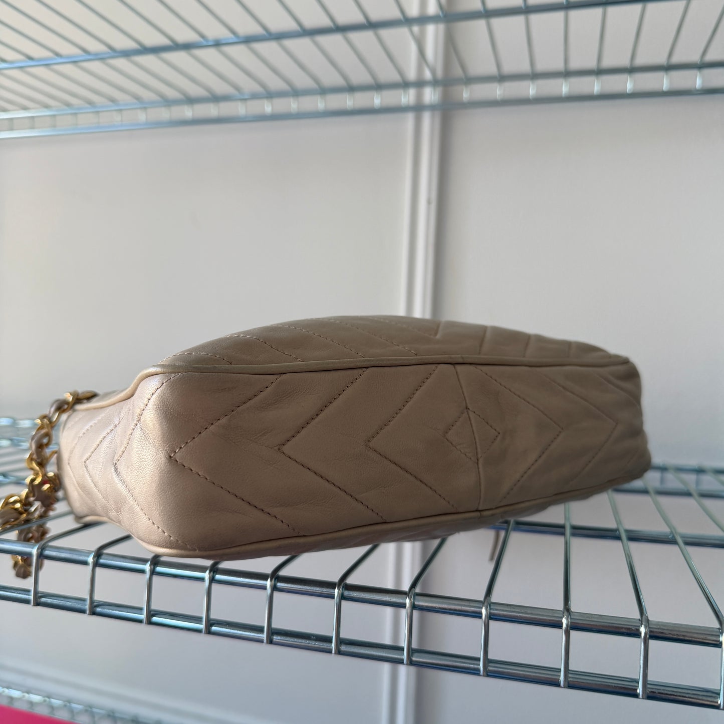 Pre-Owned Beige Diamond Quilted Lambskin Leather Camera Bag