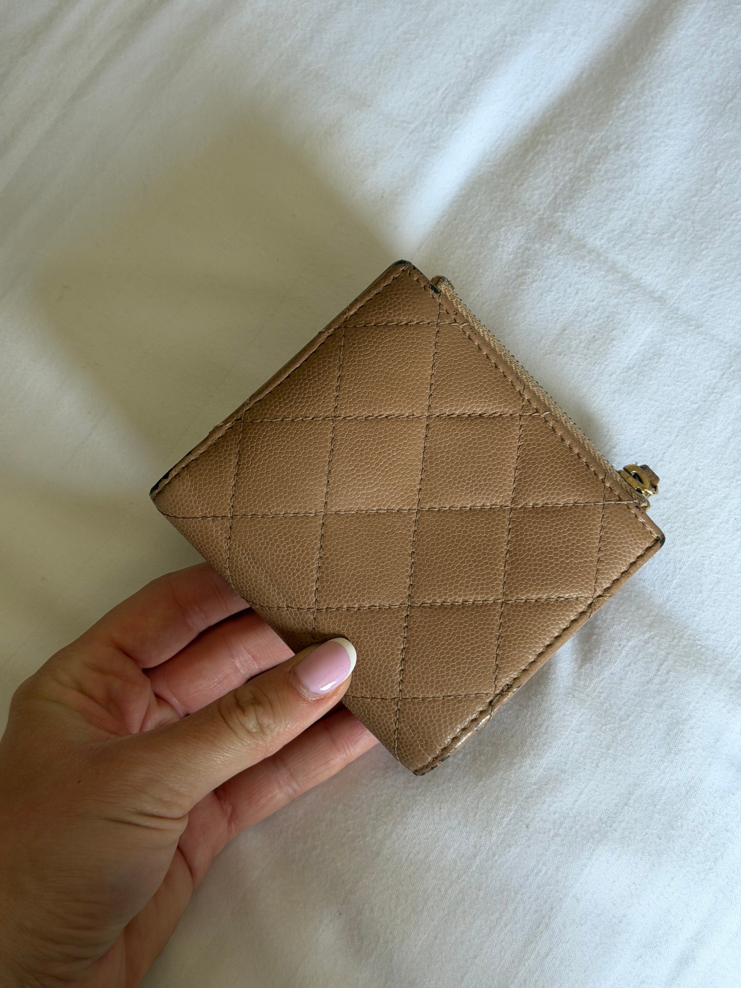 Pre-Owned Beige Caviar Leather Wallet