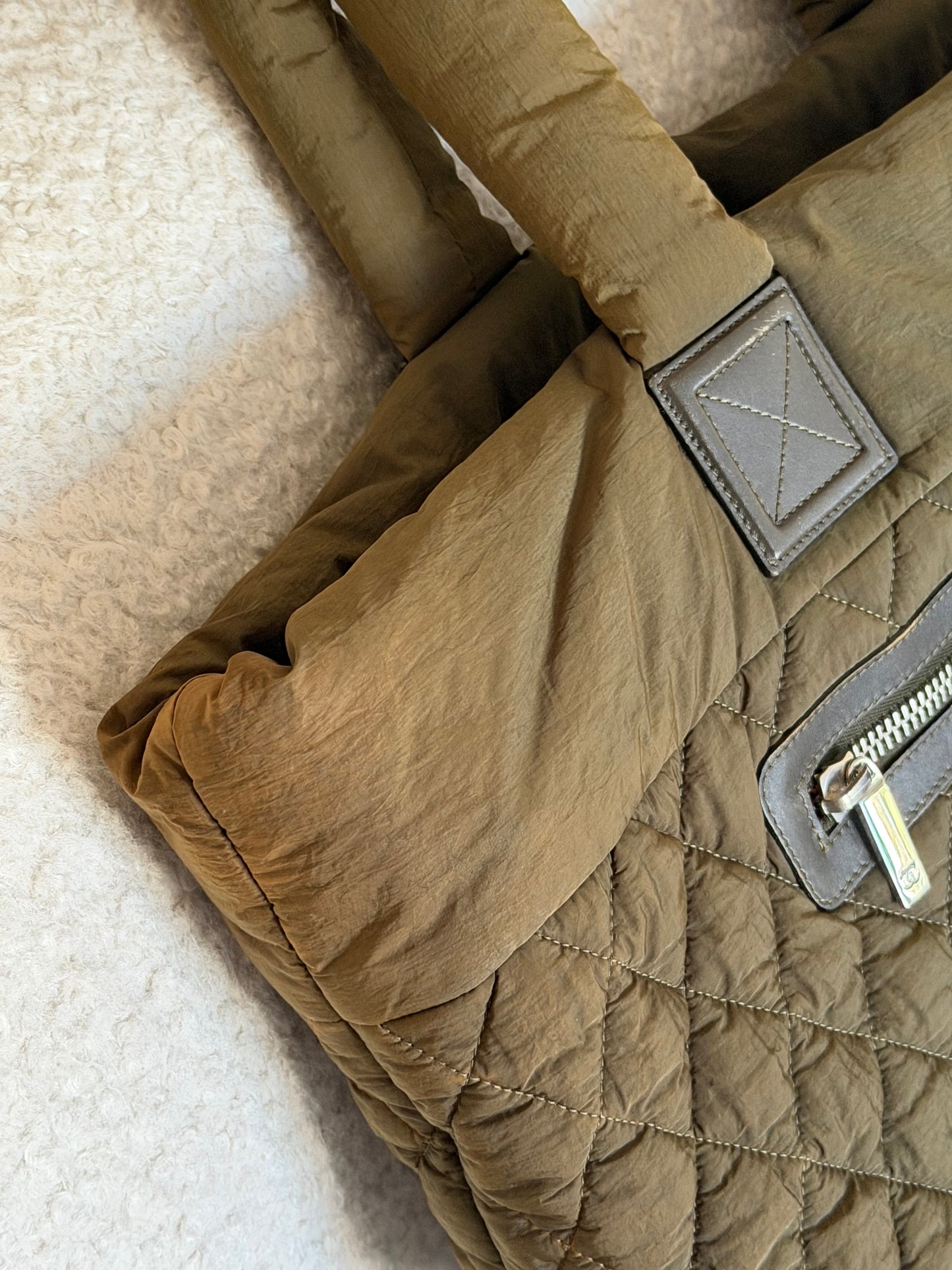 Pre-Owned Khaki Nylon Shopper Tote