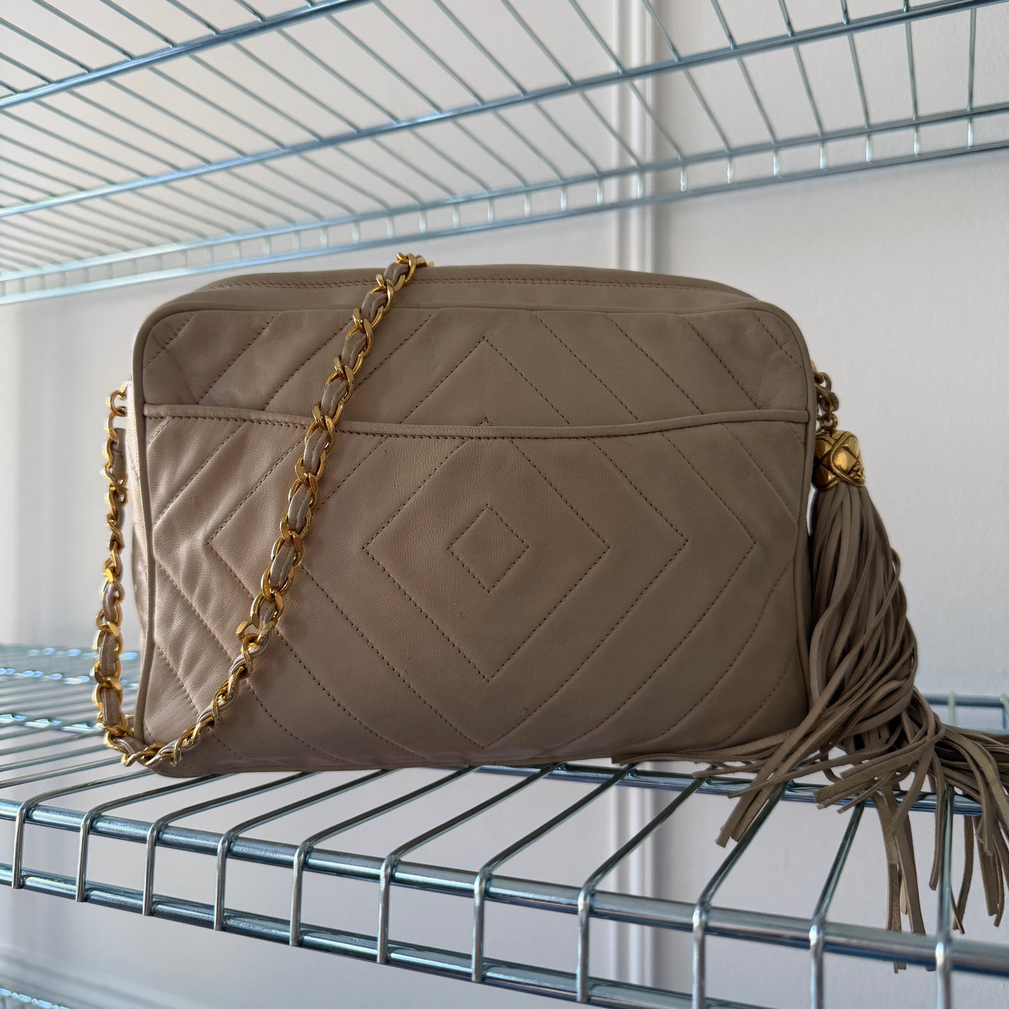 Pre-Owned Beige Diamond Quilted Lambskin Leather Camera Bag