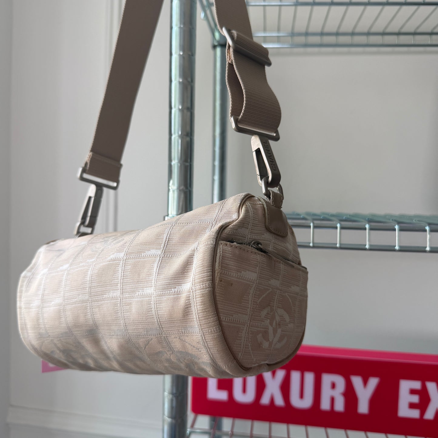 Pre-Owned Beige Travelline Barrel Shoulder Bag