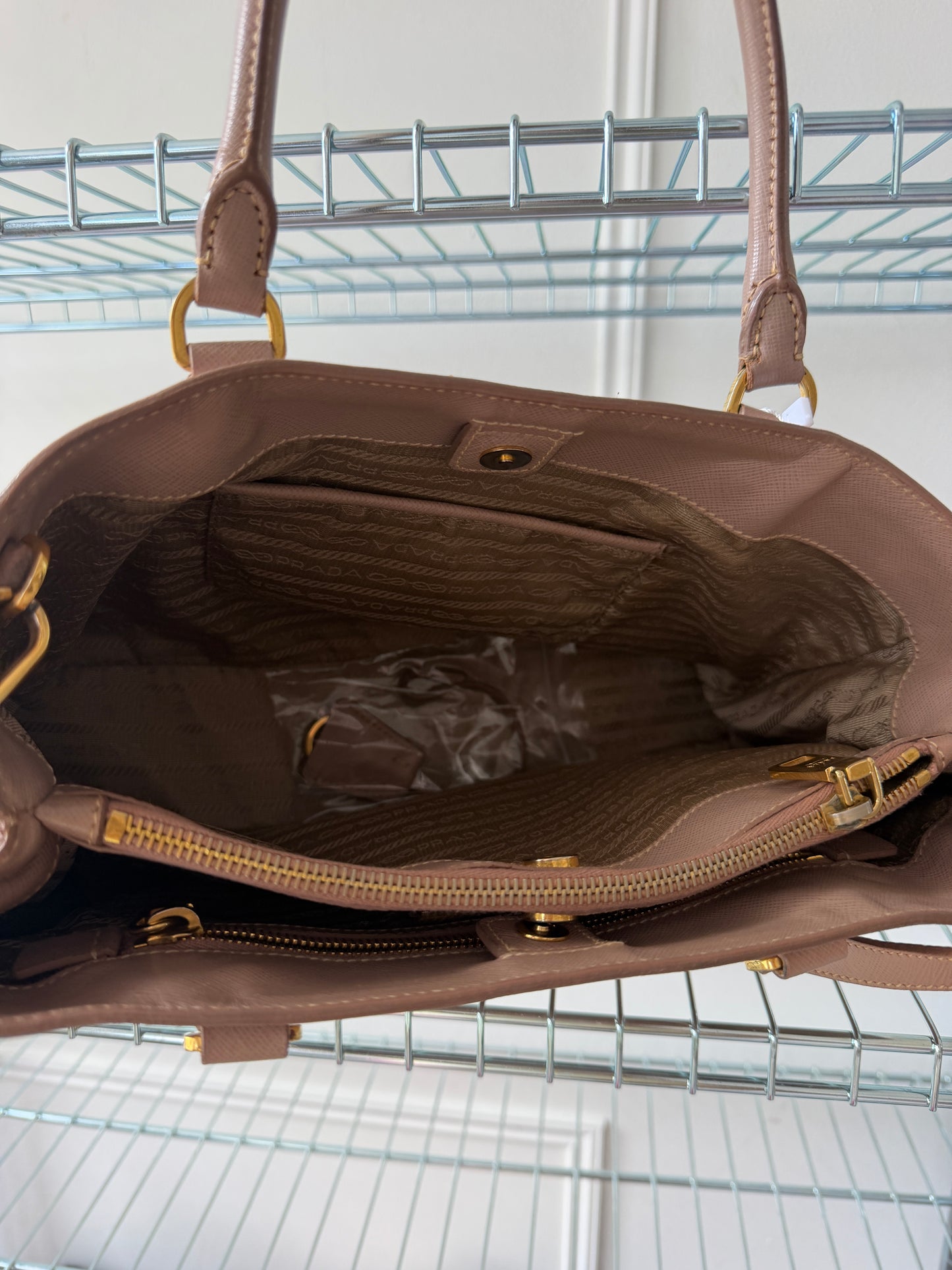 Pre-Owned Beige/Pink Saffiano Leather Crossbody Bag Medium