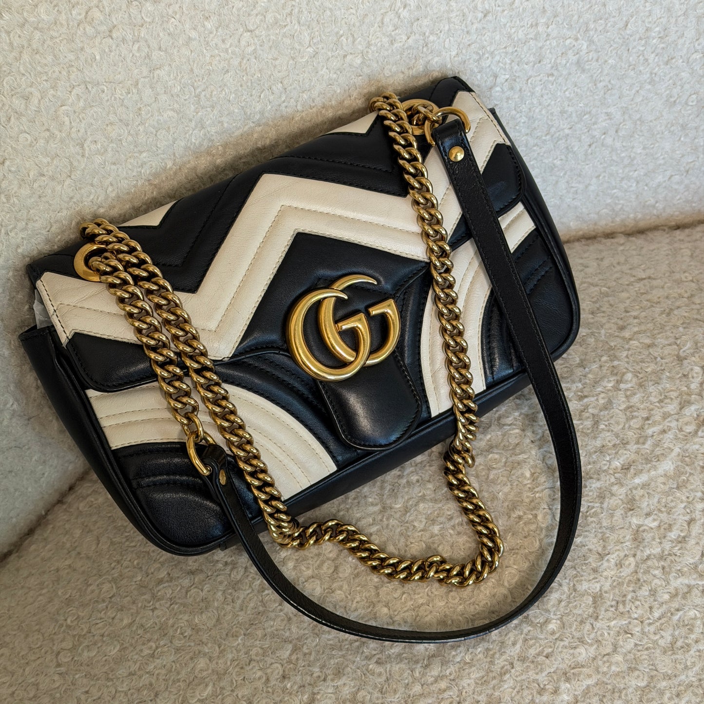 Pre-Owned Black/White GG Marmont Leather Crossbody Bag