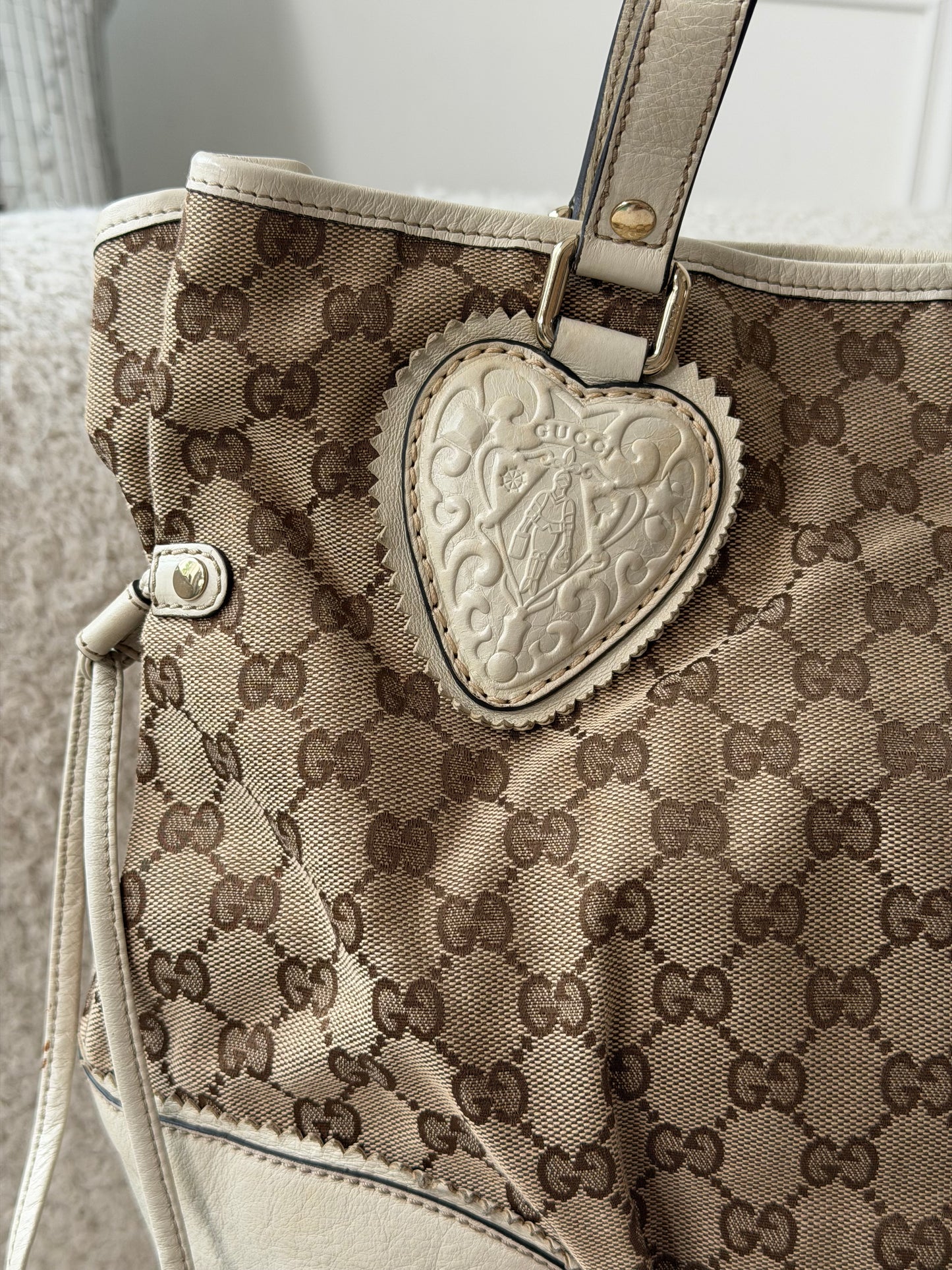 Pre-Owned Beige GG Canvas 'Neverfull' Tote Bag
