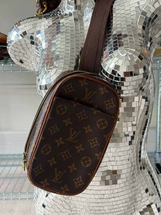 Pre-Owned LV Monogram Canvas Geronimo Crossbody Bag