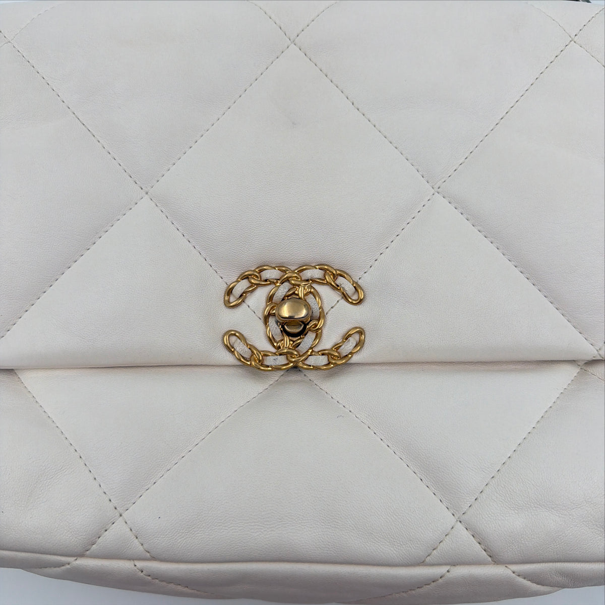 Pre-Owned White Shiny Lambskin Leather Single Flap Crossbody Bag