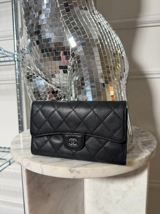 Pre-Owned Black Caviar Leather Wallet