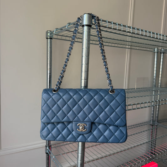 Pre-Owned Blue Lambskin Leather Medium Classic Flap