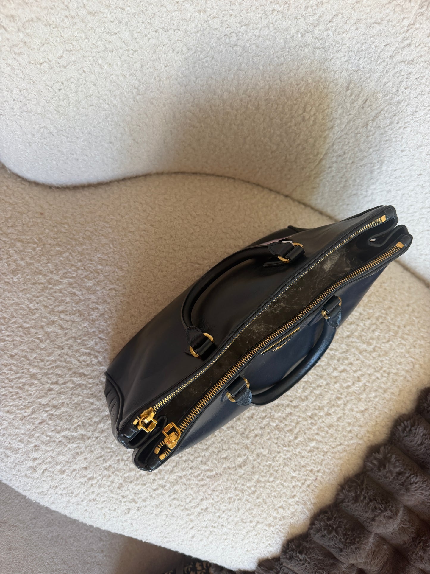 Pre-Owned Navy Patent Saffiano Leather Large Galleria