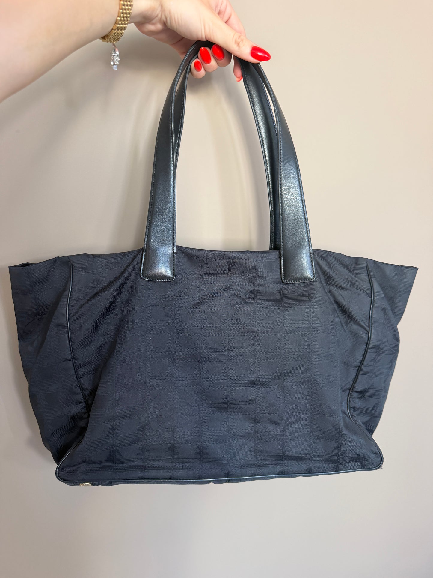 Pre-Owned Black Travelline Nylon Shopper Tote