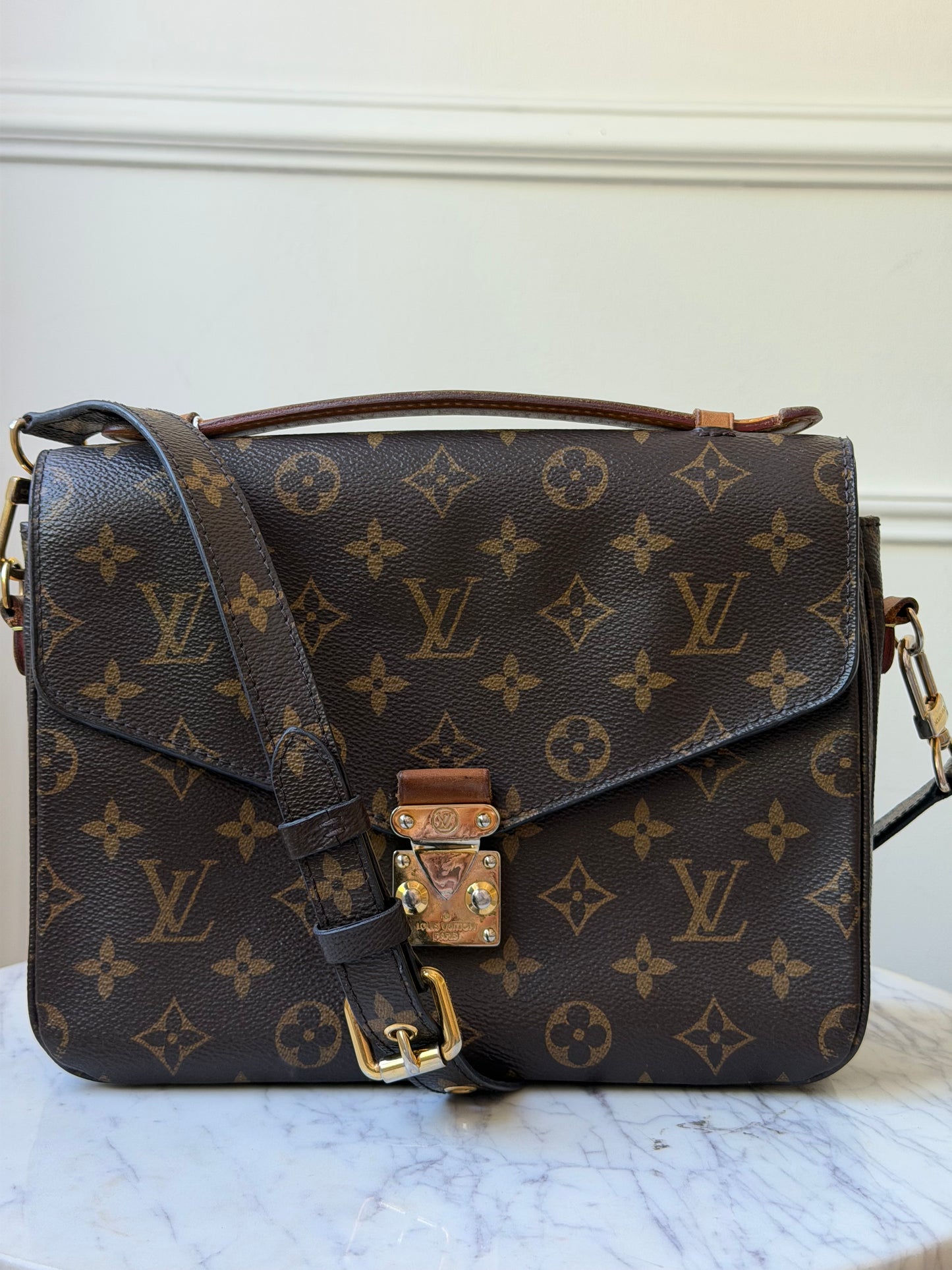 2018 Monogram Canvas Pochette Metis Handbag