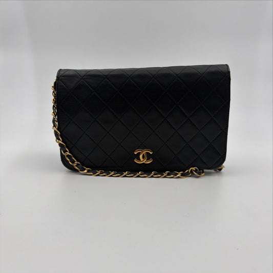 Pre-Owned Black Lambskin Full Flap Shoulder Bag