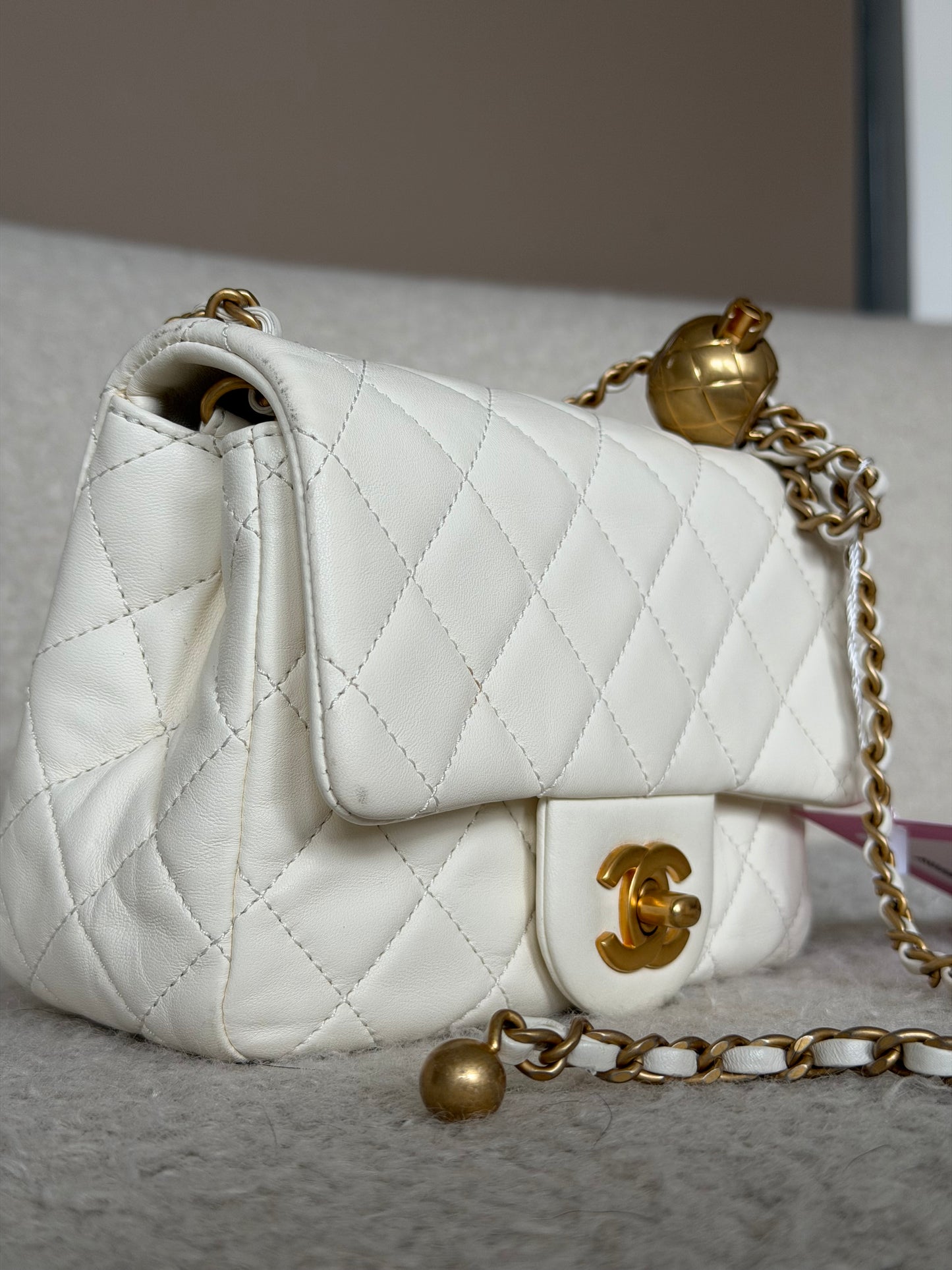 Pre-Owned White Matelassé Lambskin Leather Mini Square Crossbody w/Ball Adjustable Chain