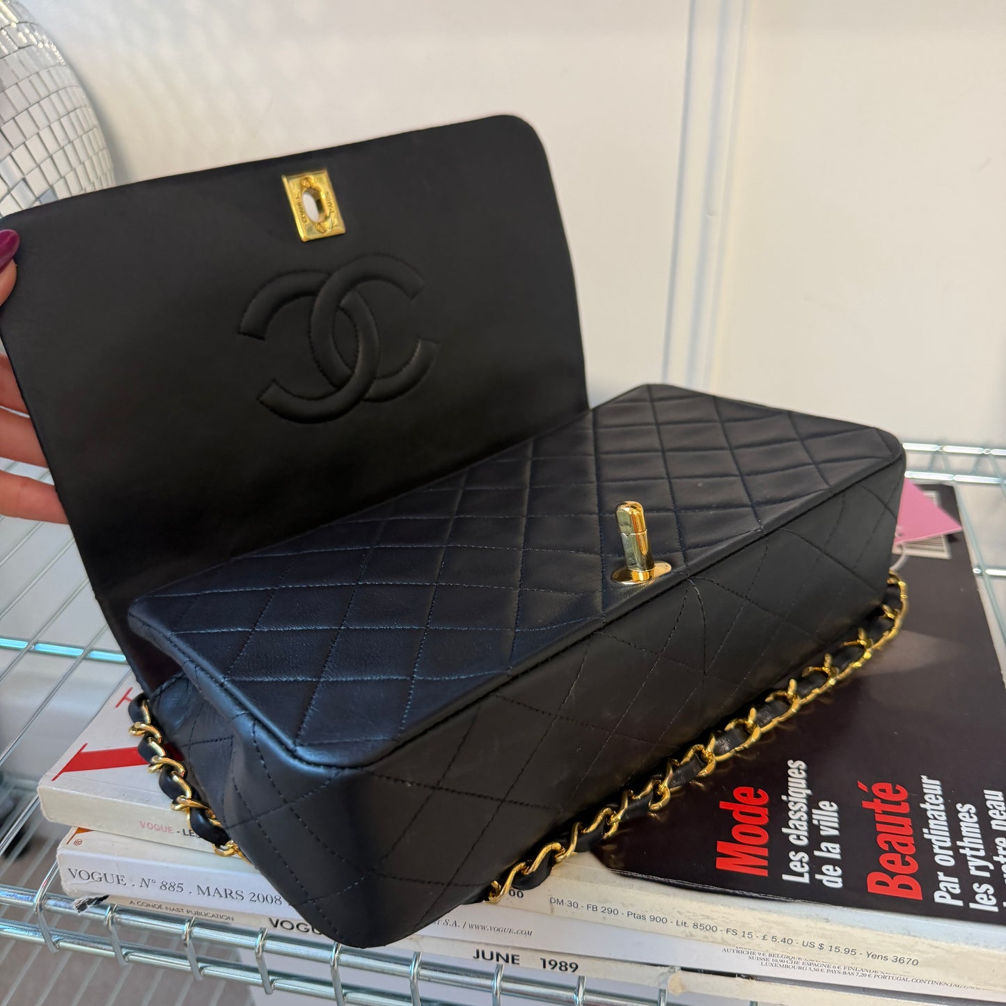 Pre-Owned Black Matelassé Lambskin Leather Full Flap Crossbody Bag