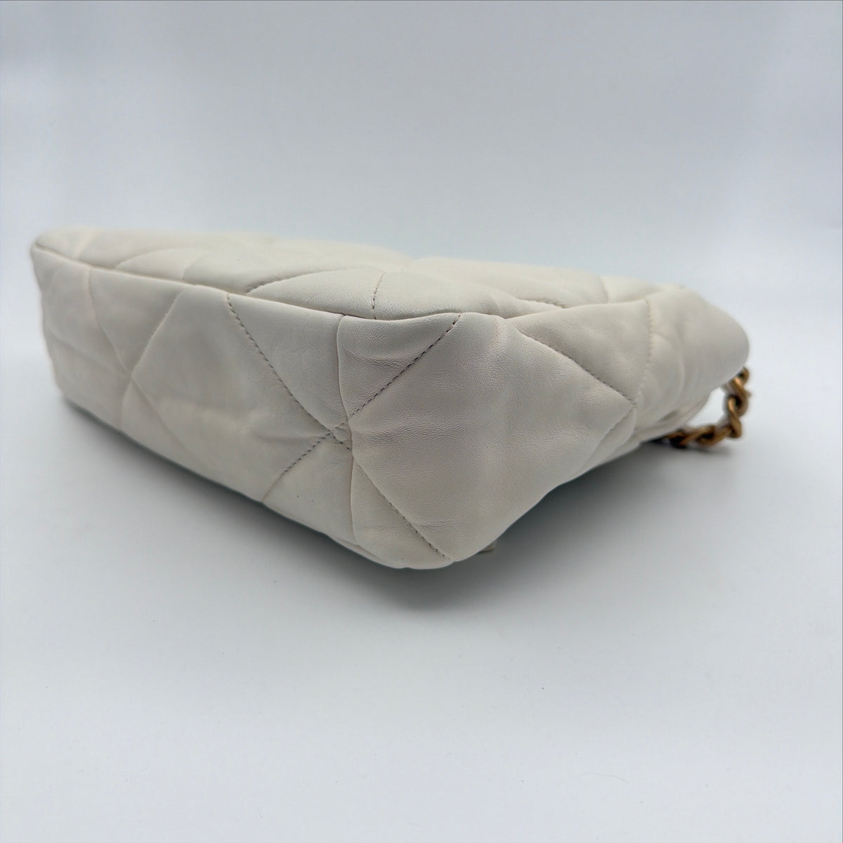 Pre-Owned White Shiny Lambskin Leather Single Flap Crossbody Bag