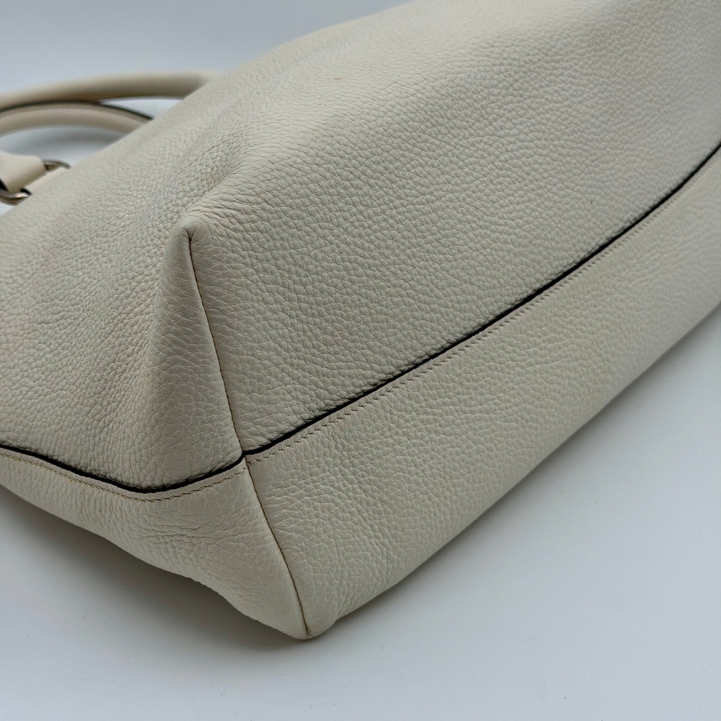Pre-Owned White Leather Crossbody Bag