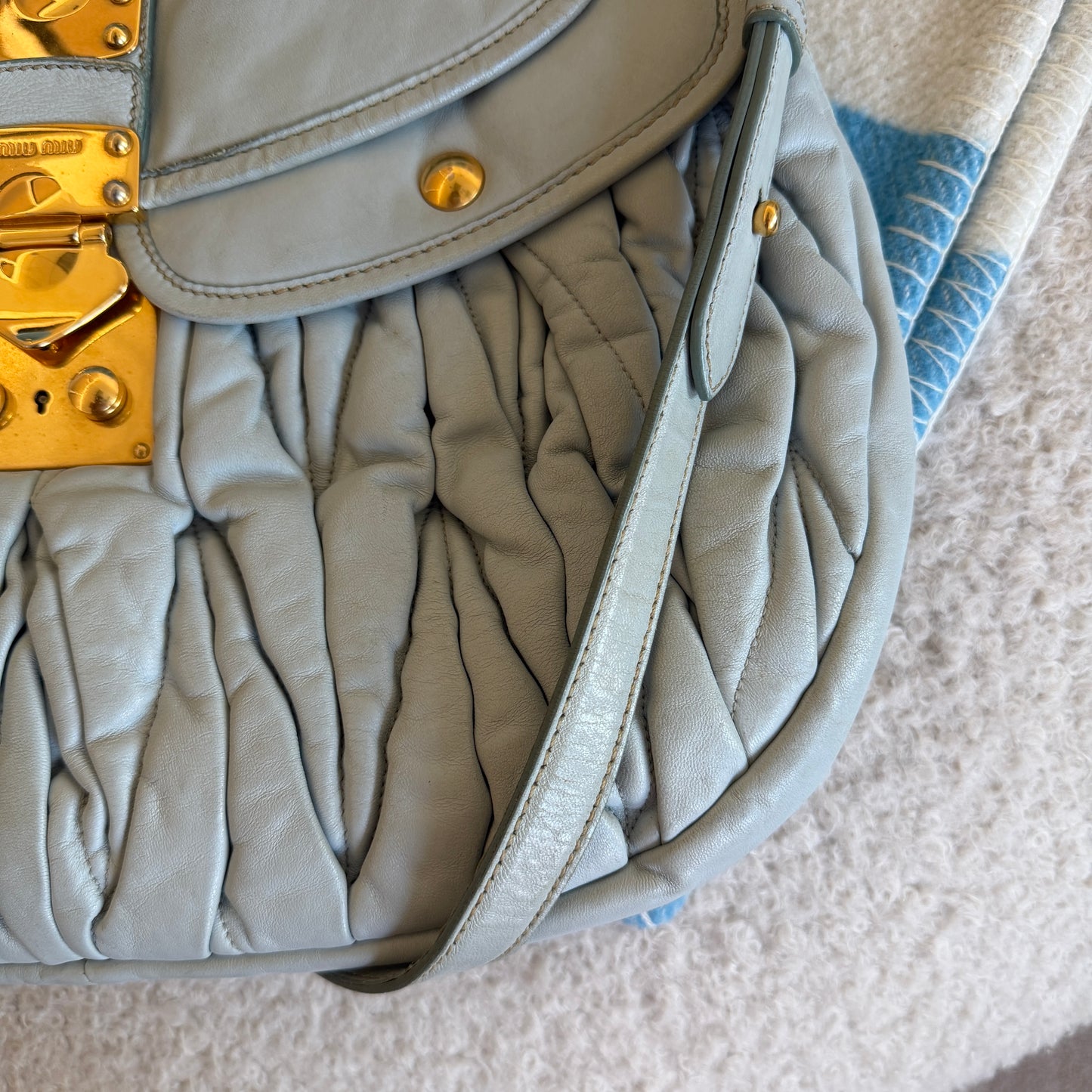 Pre-Owned Blue Ruffled Leather Crossbody Hobo Bag