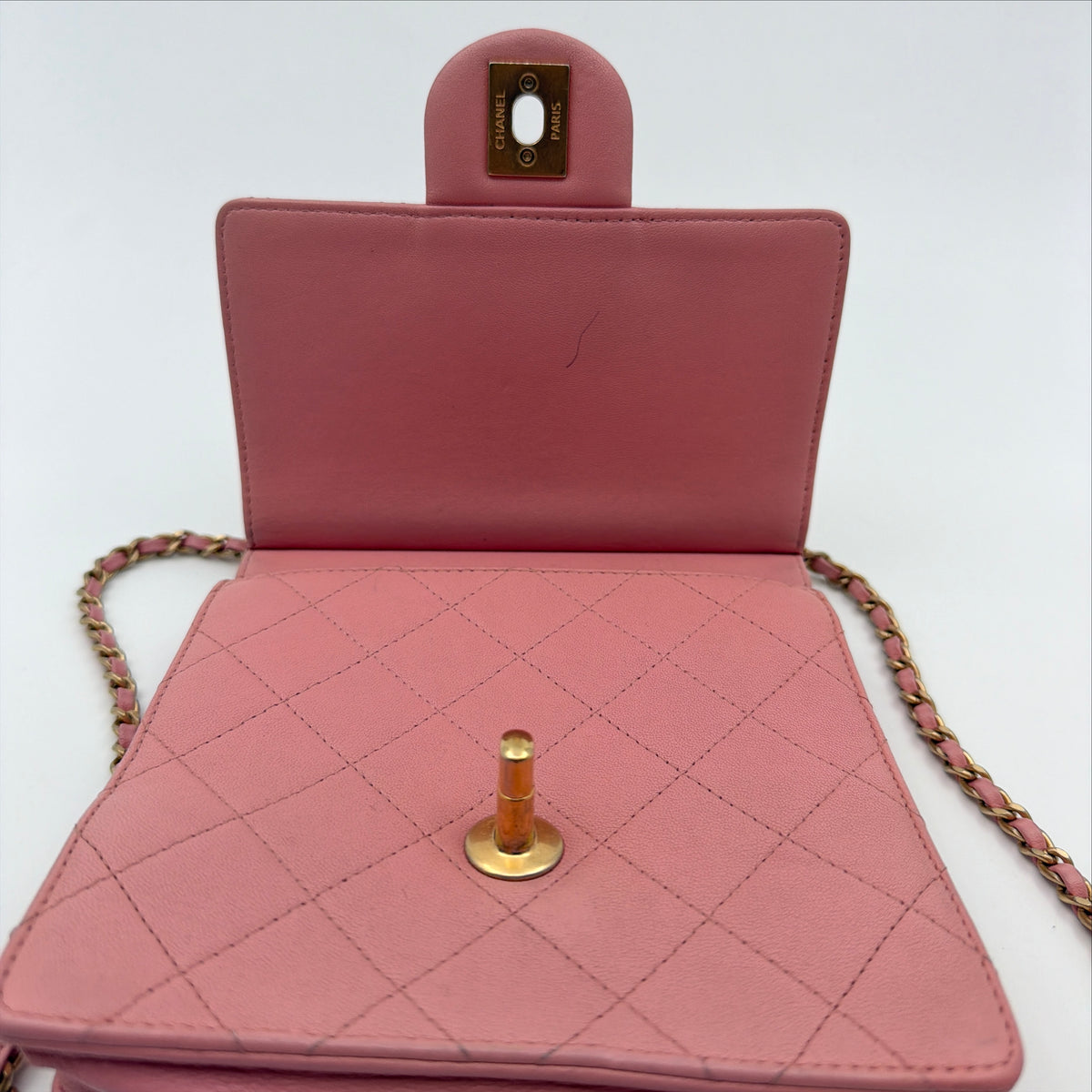 Pre-Owned Pink Pearls Lambskin Leather Single Flap Crossbody Bag