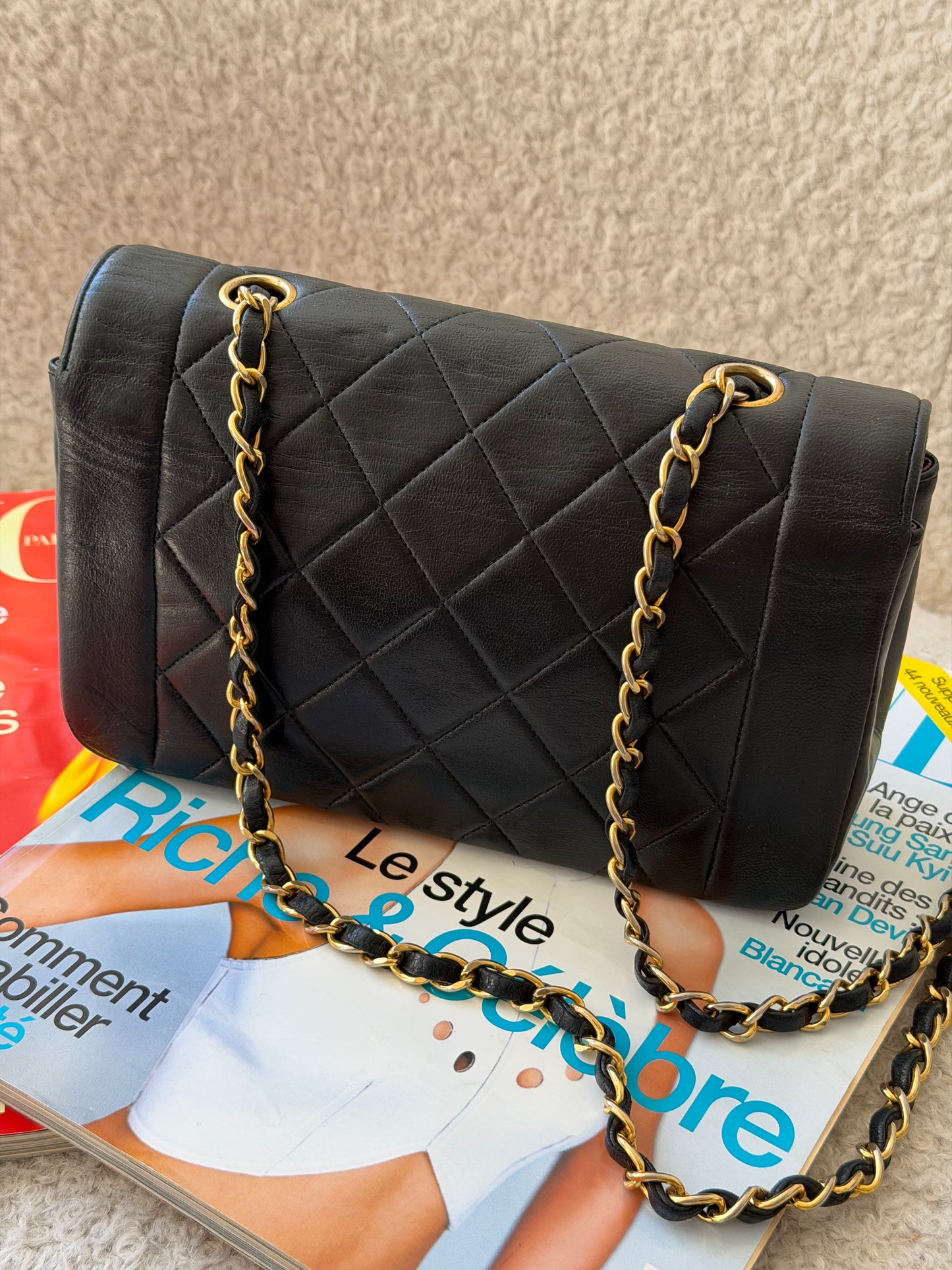 Pre-Owned Black Matelassé Lambskin Diana Single Flap Crossbody