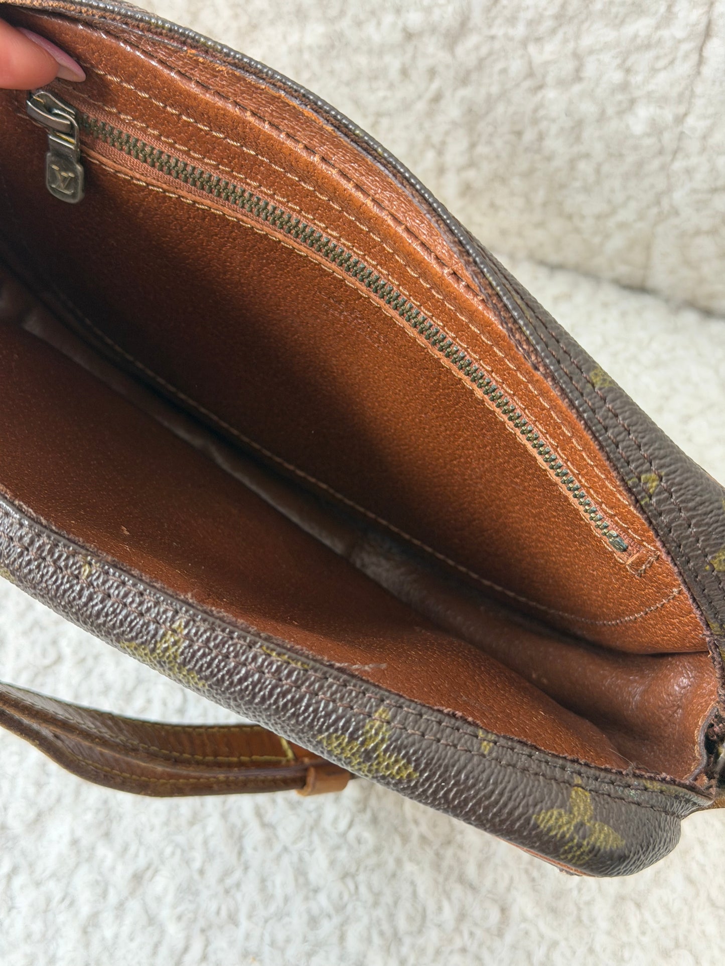 Monogram Canvas Jeune Fille