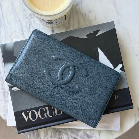 Pre-Owned Blue Timeless Caviar Leather Organiser Wallet