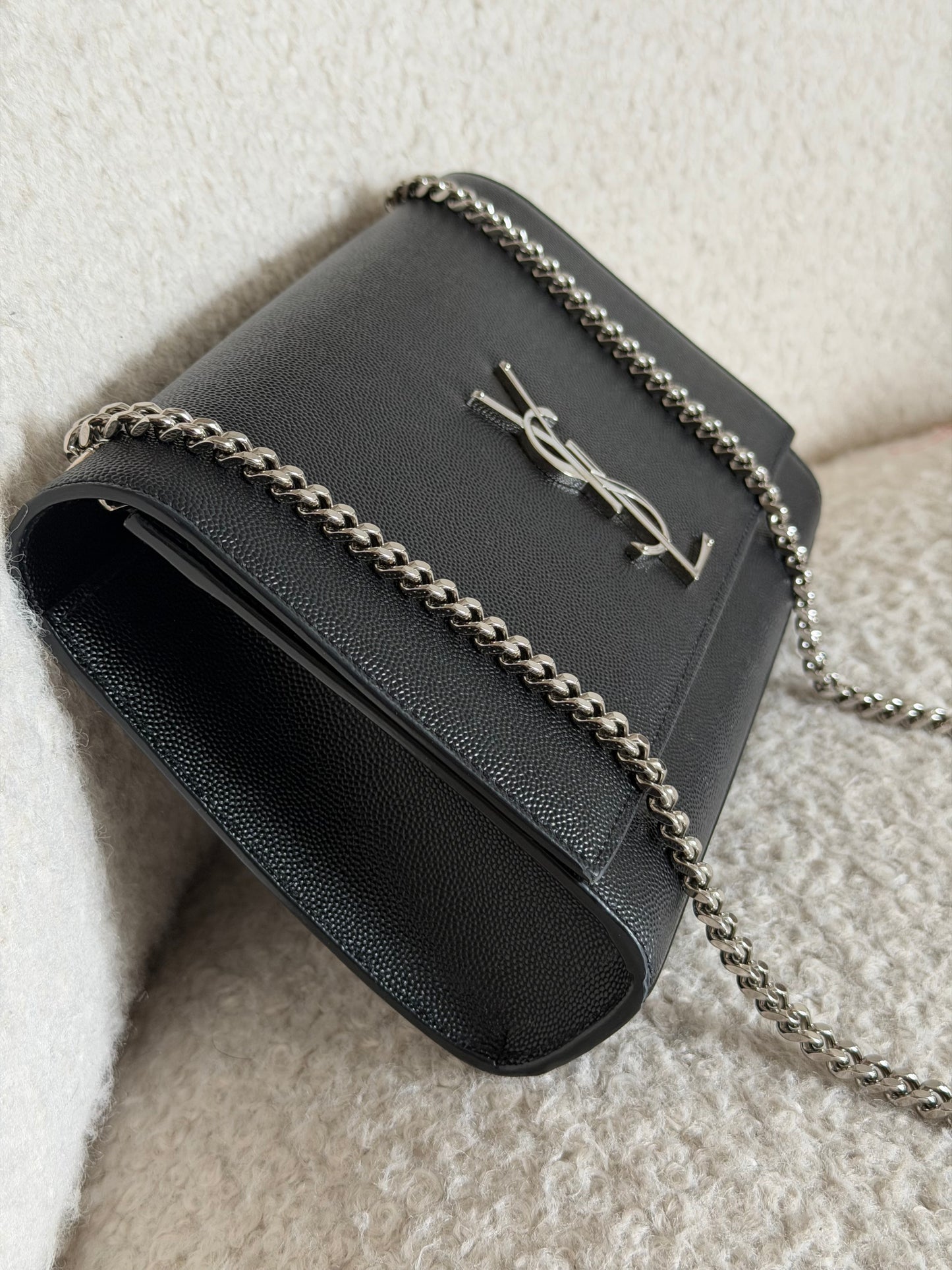 Pre-Owned Black Grained Calfskin Leather Cassandra Crossbody Bag