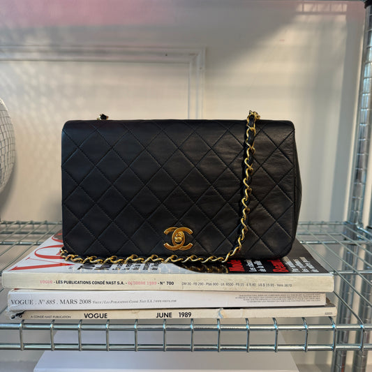 Pre-Owned Black Matelassé Lambskin Leather Full Flap Crossbody Bag