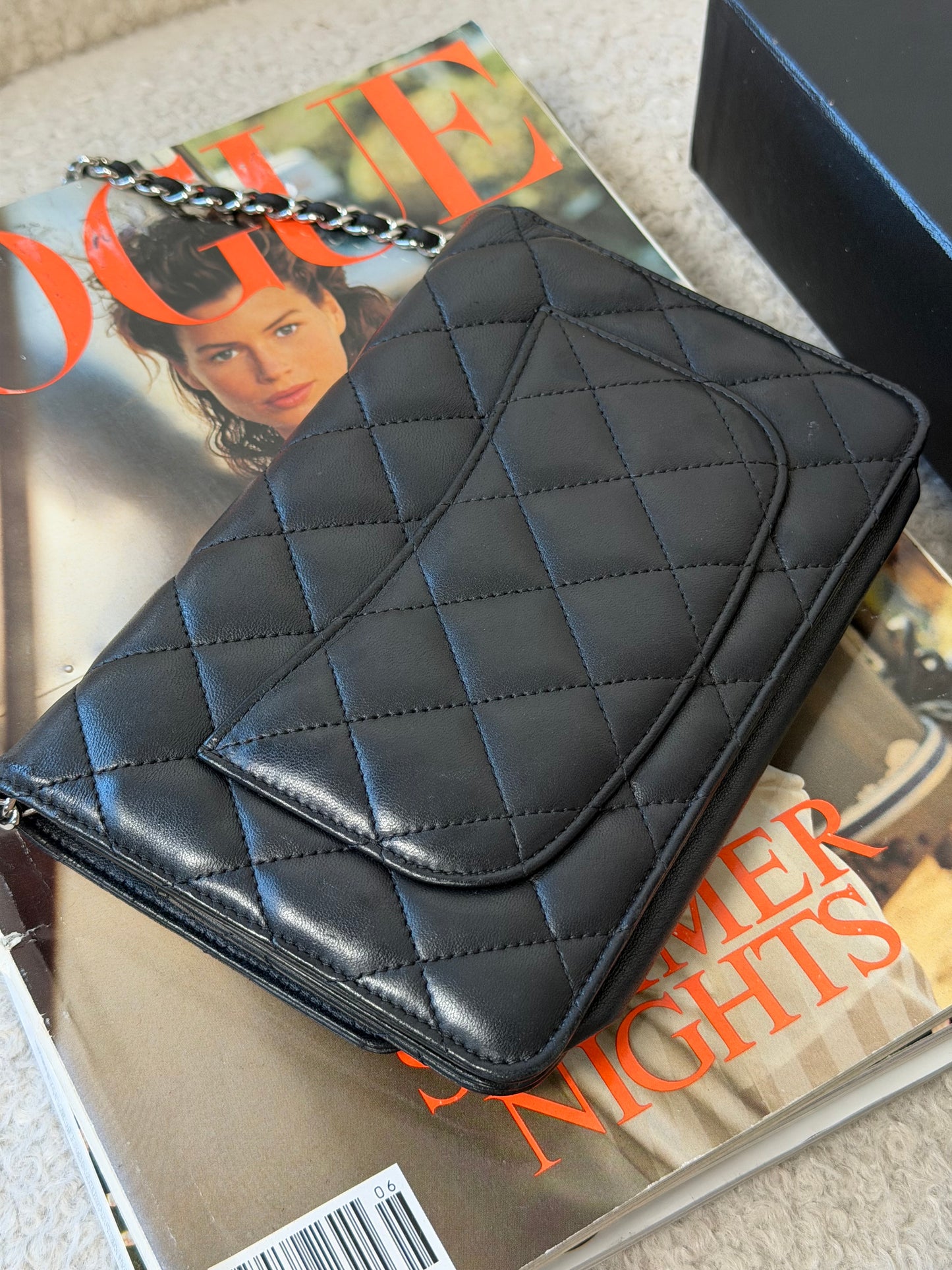 Pre-Owned Black Lambskin Leather Handbag