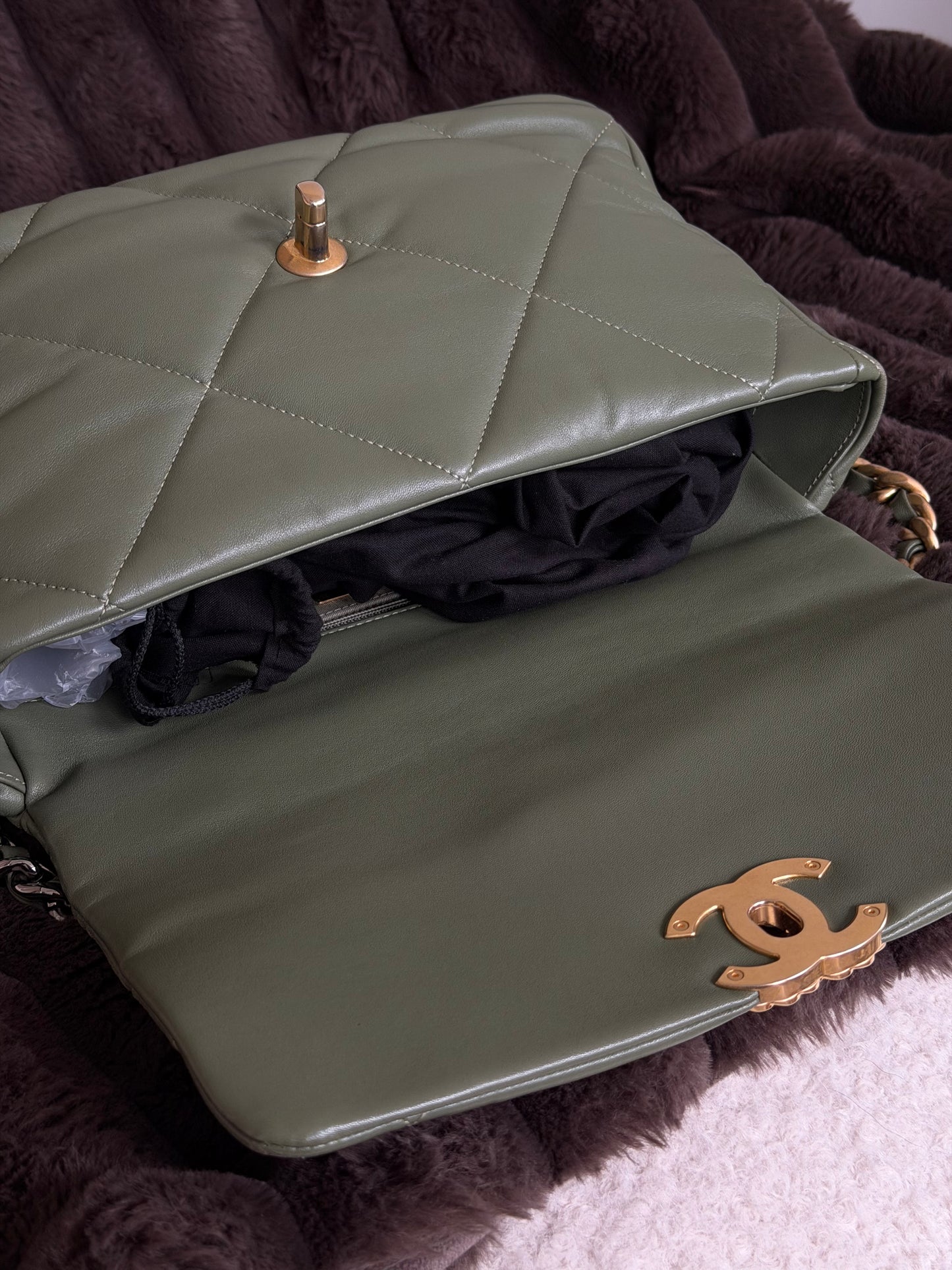 Pre-Owned Olive Green Shiny Lambskin Leather Handbag Large