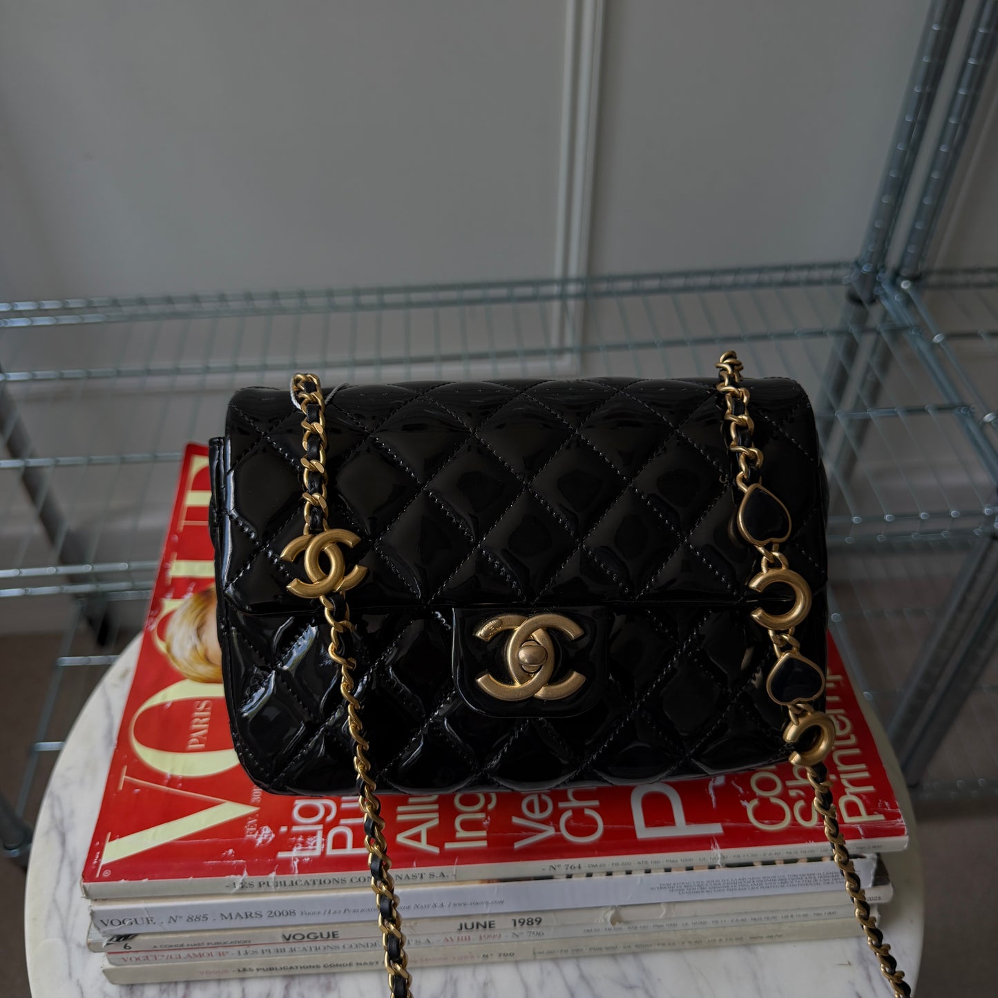 Pre-Owned Black Matelassé Patent Leather Charm Flap Crossbody Bag