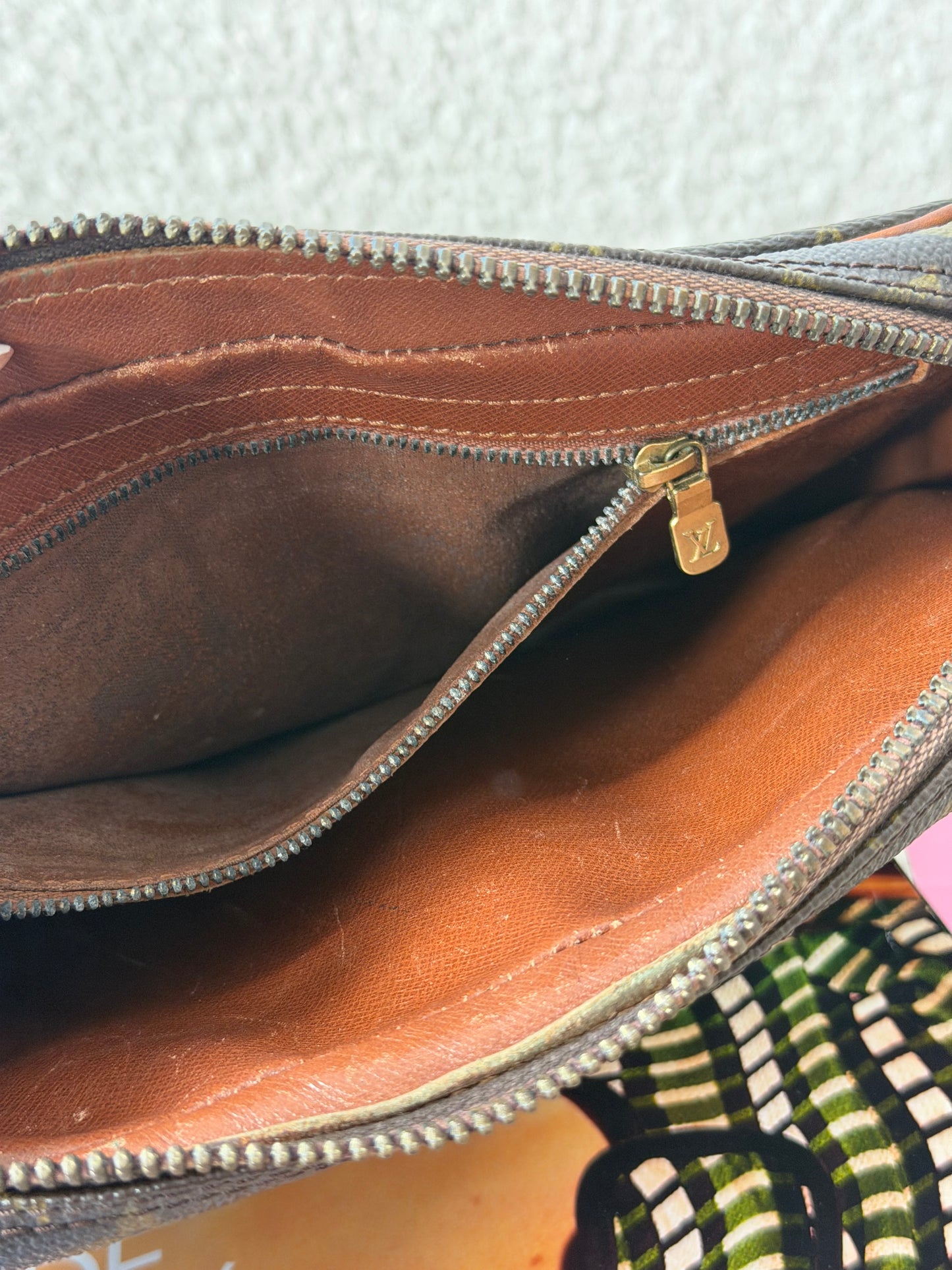 Monogram Canvas Jeune Fille